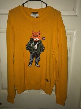 Akoo sweater size L LIKE NEW CONDITION